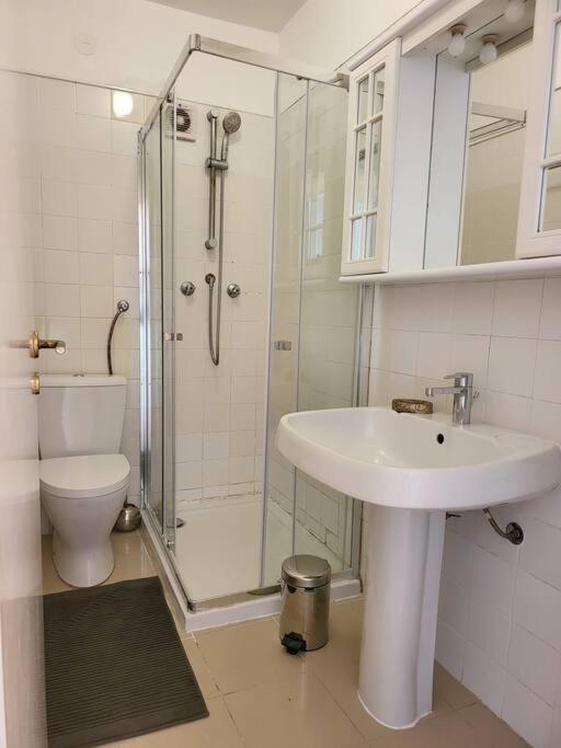 Apartamento Family-friendly Flat 2br 2ba Metro Telheiras