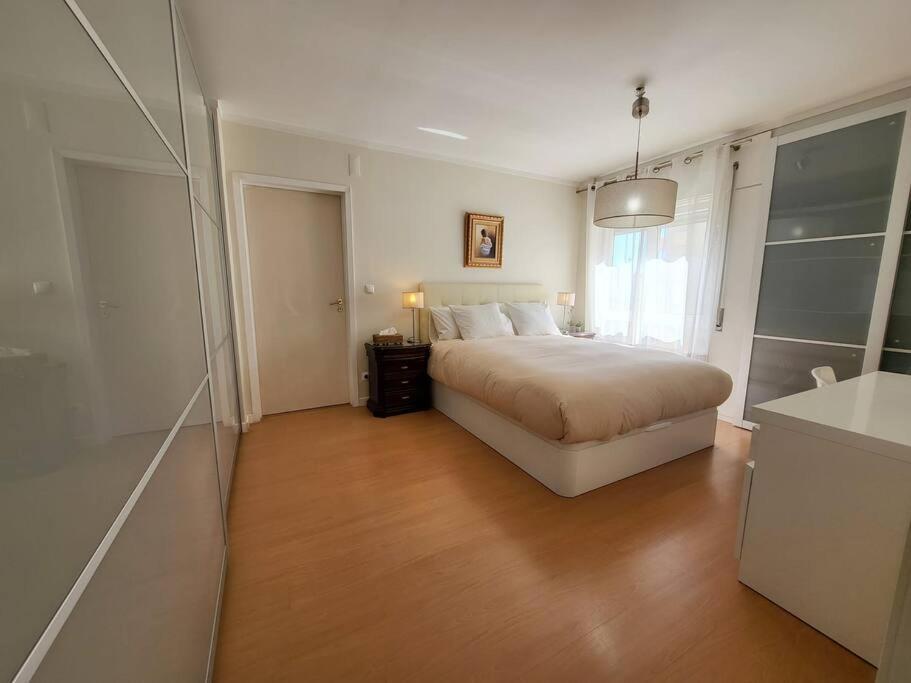 Family-friendly Flat 2br 2ba Metro Telheiras Apartamento