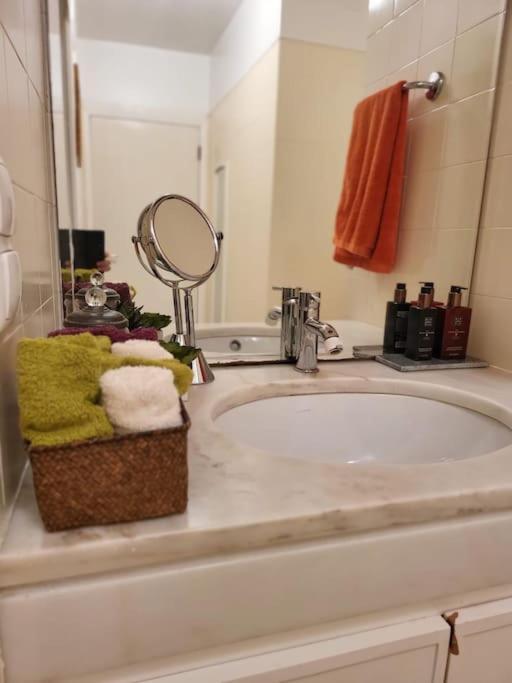 Family-friendly Flat 2br 2ba Metro Telheiras *