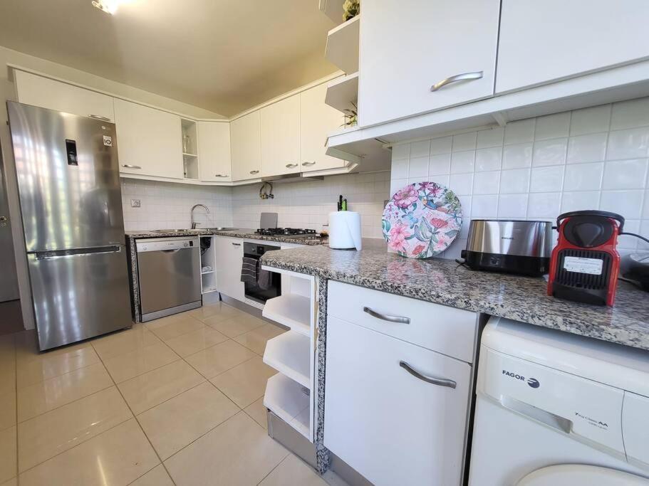 Family-friendly Flat 2br 2ba Metro Telheiras Apartamento *