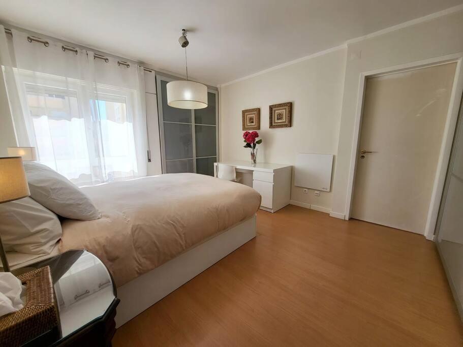 Family-friendly Flat 2br 2ba Metro Telheiras